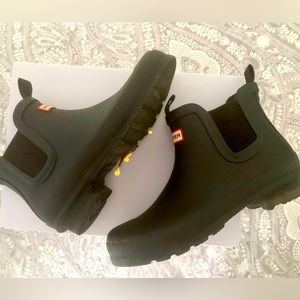 Hunter boots. Black size 3 big kid. Worn a few times. Like new.